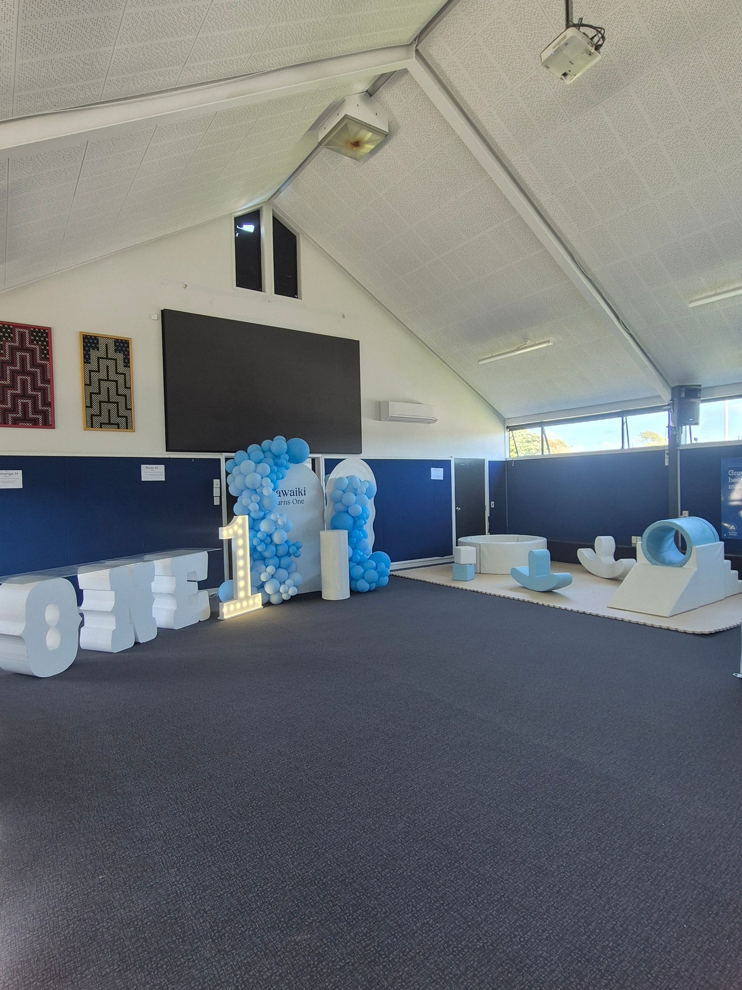 Party mama full styling bounce house softplay party set up. AVAILABLE IN PINK OR BLUE COLOURS