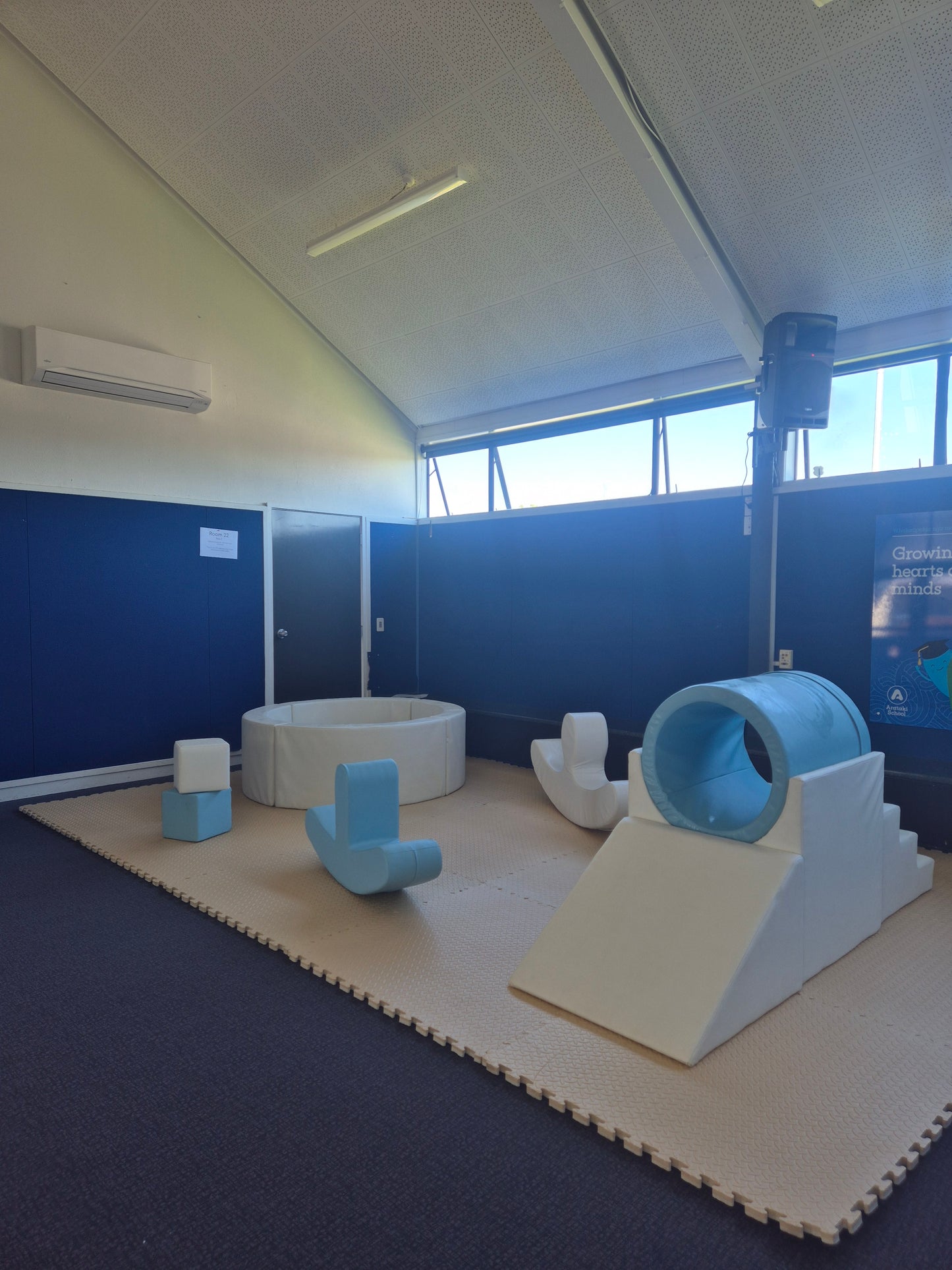 Party mama full styling bounce house softplay party set up. AVAILABLE IN PINK OR BLUE COLOURS