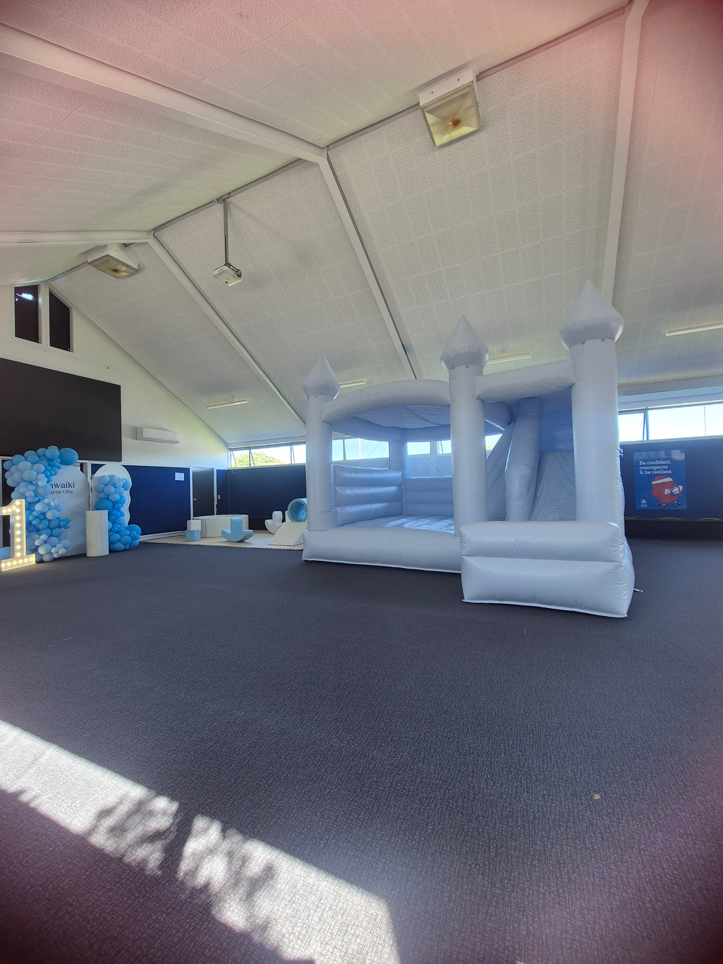 Party mama full styling bounce house softplay party set up. AVAILABLE IN PINK OR BLUE COLOURS
