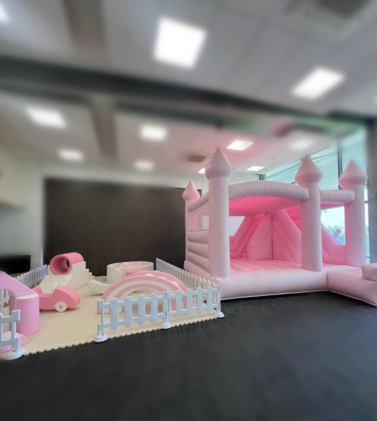 Party mama full styling bounce house softplay party set up. AVAILABLE IN PINK OR BLUE COLOURS